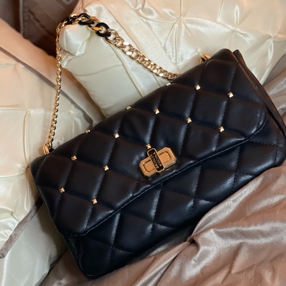 Badgley Mischka Handbags - 💛💛New Badgley Mischka black purse